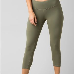3/$20 Prana cropped pillar leggings
